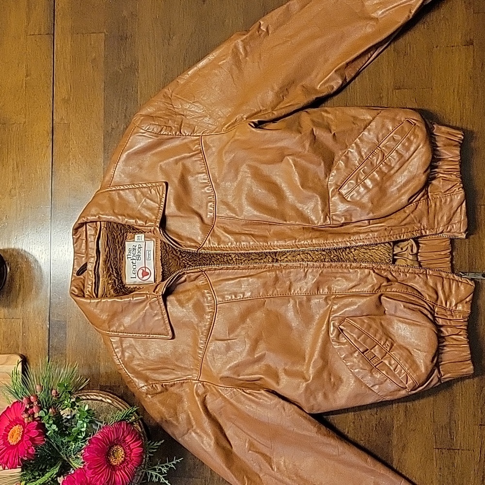 *VINTAGE* 1970s Genuine Leather Bomber Jacket •The Leather Shop by Sears